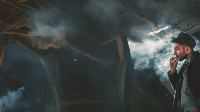 Sigara İçen Erkek Arka Plan Fotoğrafı