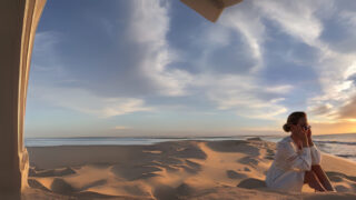 Günbatımı Sahil Kumsal Kadın